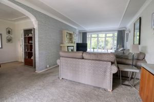 Lounge/Diner- click for photo gallery
